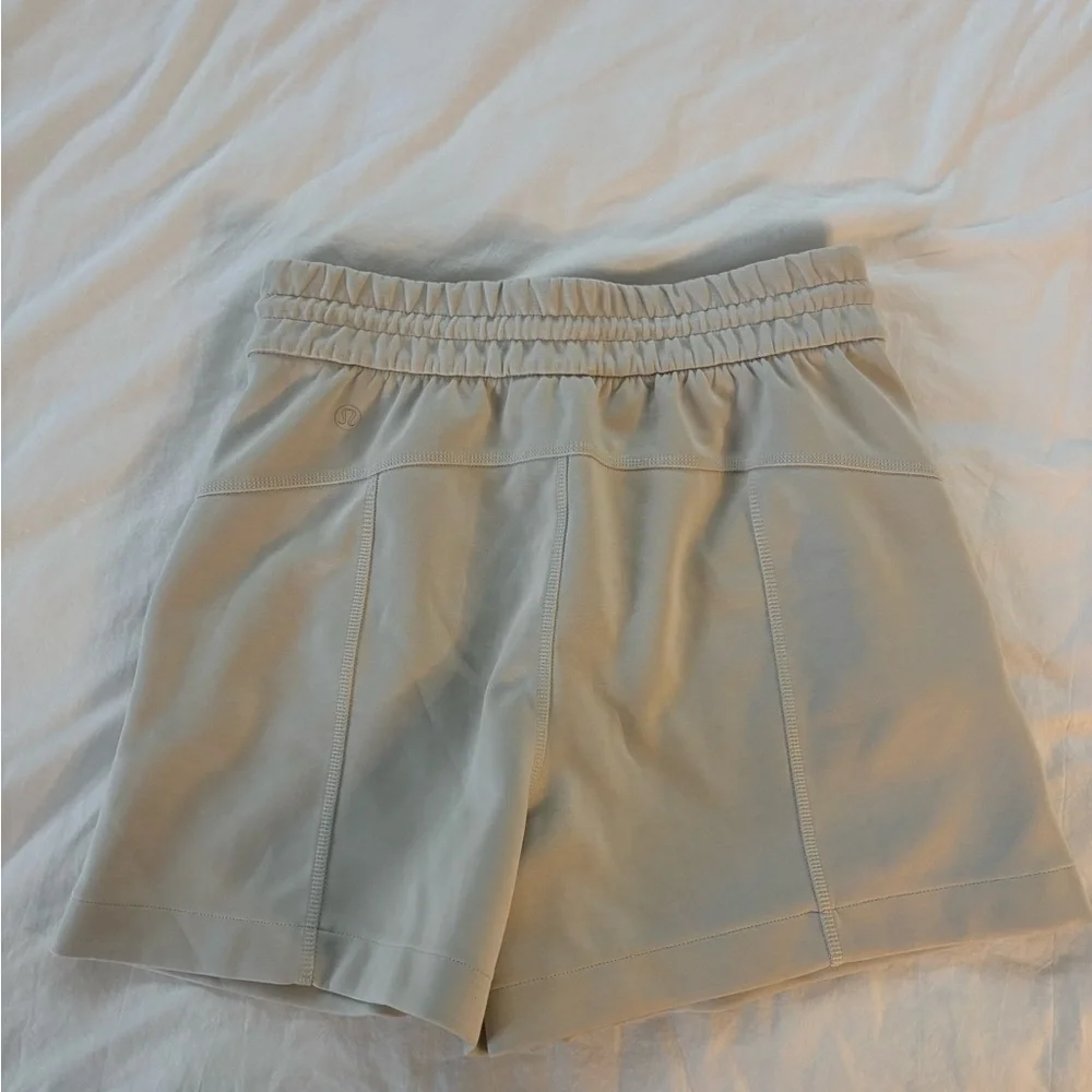 NWOT Lululemon Softstreme High-Rise Short 4
